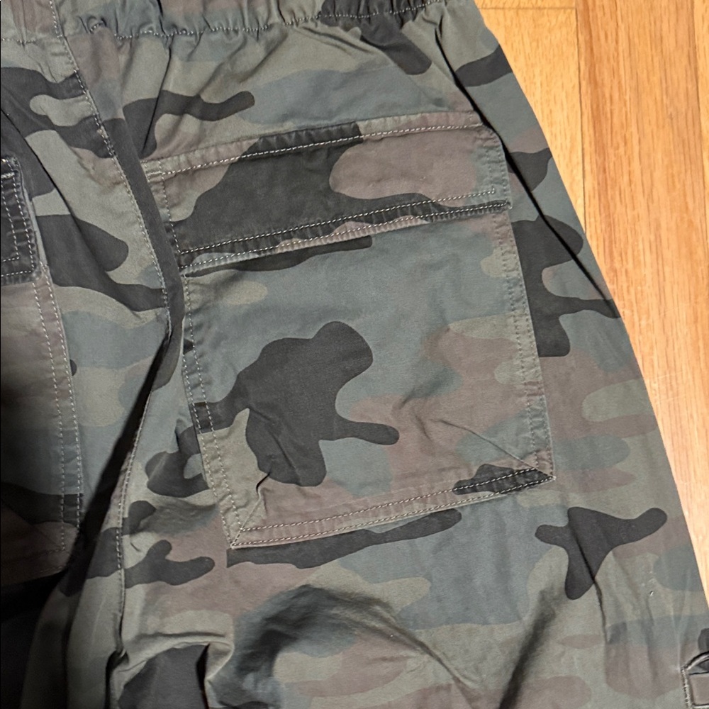 GAP Women’s Olive Green Cargo Pants - Picture 5 of 5